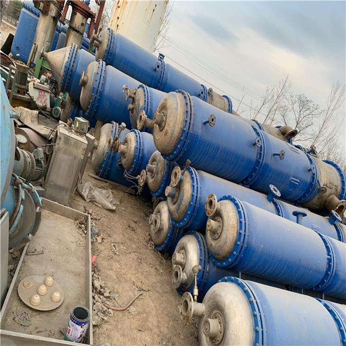 降膜蒸發(fā)器的原理: 降膜蒸發(fā)器的原理: